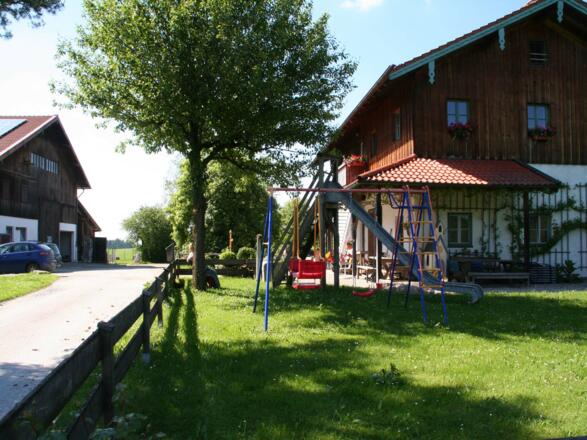 Garten mit Spielgeräten