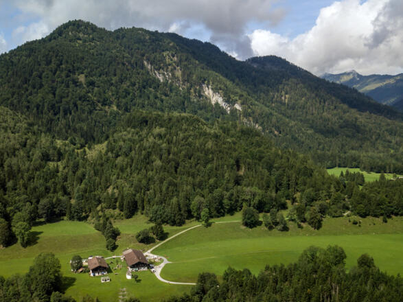 Luftbild Trojer + Umgebung.jpg