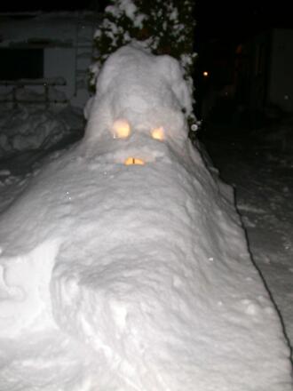 Schneemonster im Garten