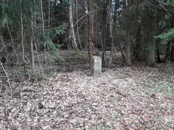 Drei-Herren-Stein, einst Grenzpunkt der Innerdeutschen Grenze, Sicht von BRD/Bayern
