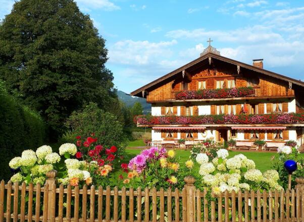 Der Gutfelder Hof von der Straße aus gesehen