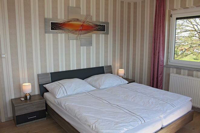 Schlafzimmer 1