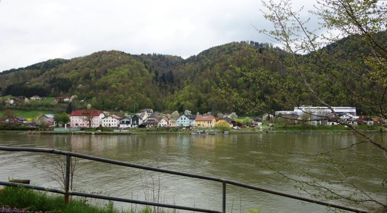 Blick über die Donau nach Niederranna