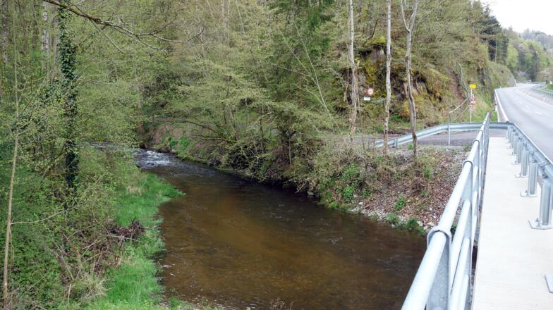 Über die Kößlbachbrücke zum Einstieg