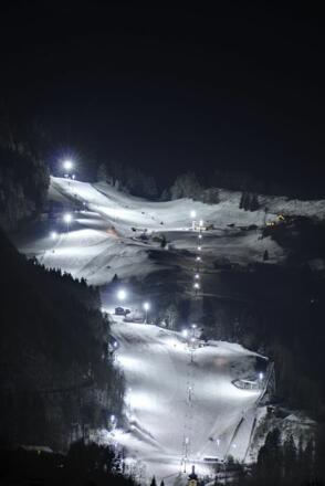 Flutlicht-Skifahren am Hocheck
