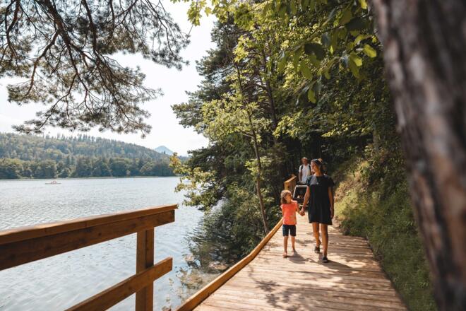 Familienwanderung barrierefrei am Reintalersee Alpbachtal