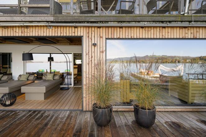 See-Spa mit Ruhebereich und Panorama Sauna mit See