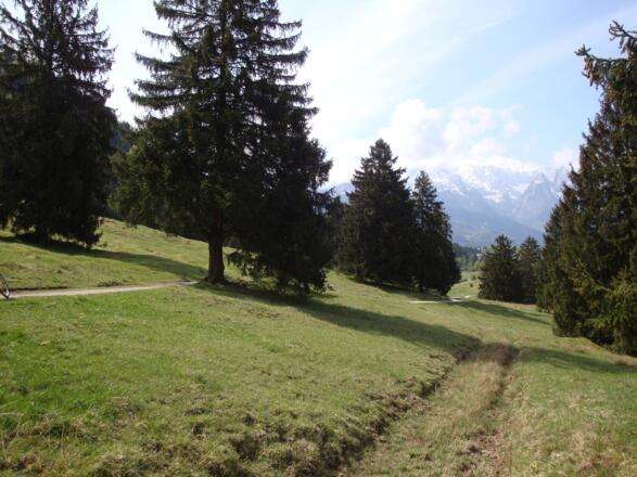 Landschaft zwischen Garmisch-Partenkirchen und Mittenwald