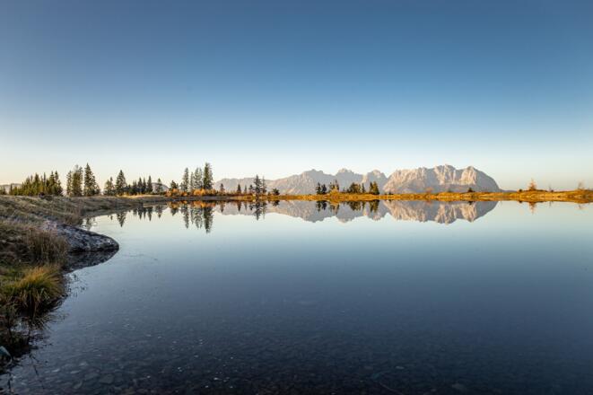 Vom Seidalmsee blicken wir bis zum Wilden Kaiser