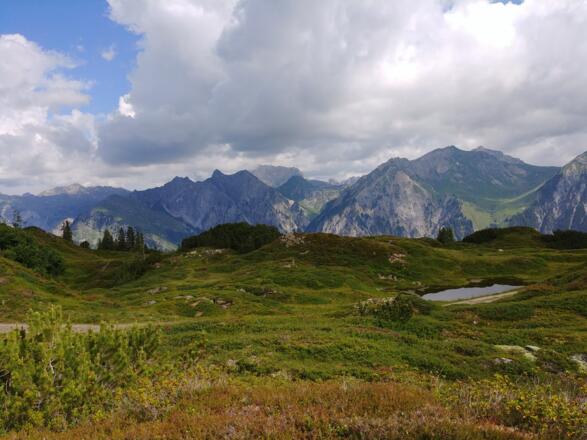 Blick Richtung Rote Wand und Lechquellengebirge