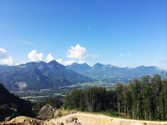Ausblick auf Großen Riesenkopf (1337m) und Hochsalwand (1625m)