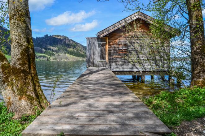 Ein Bootshaus am Schliersee.