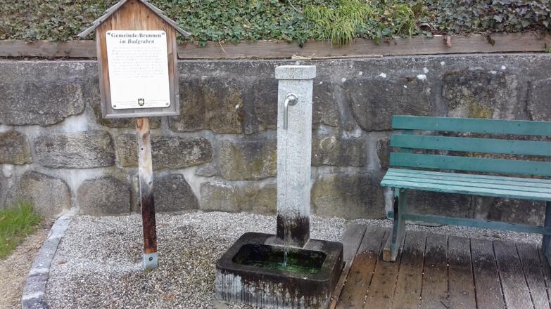 Gemeinde-Brunnen (Bründl) im Badgraben in Tragwein