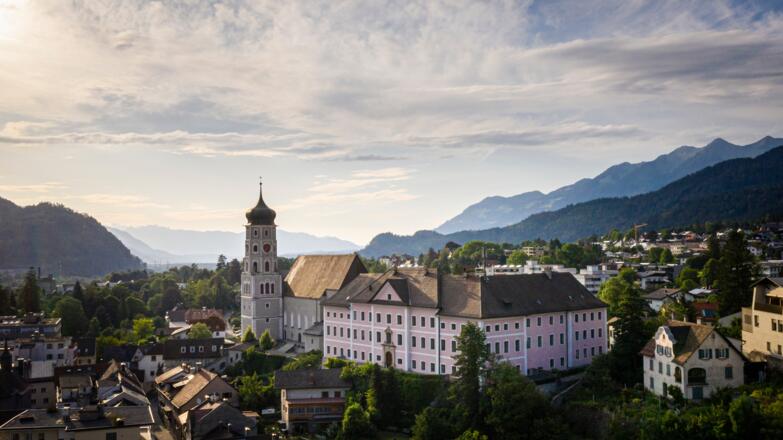 St. Laurentiuskirche und Schloss Gayenhofen