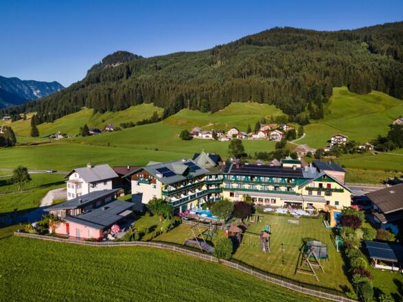 Pool im Winter in Hotel Sommerhof in Gosau