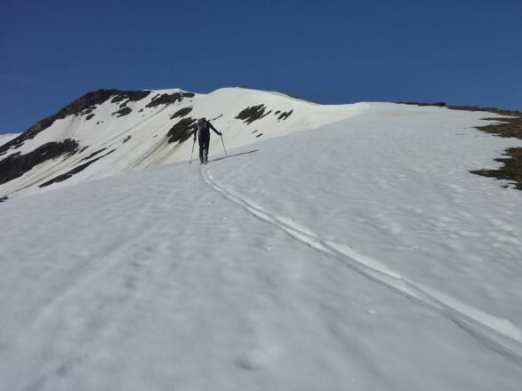 Es liegt noch ausreichend Schnee bis zum Gipfel