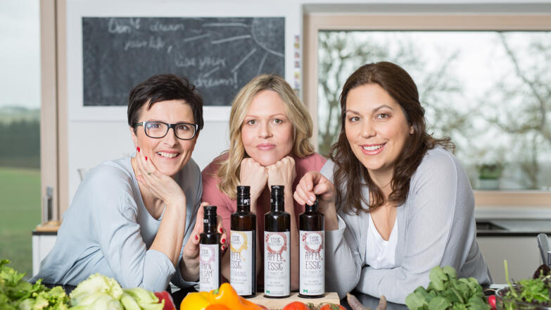 Bio Essigmacherinnen Fruchtessig Muehlviertel Streuobstwiese