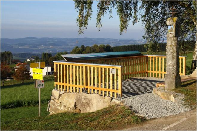 Aussichtsplattform mit Panoramatafel