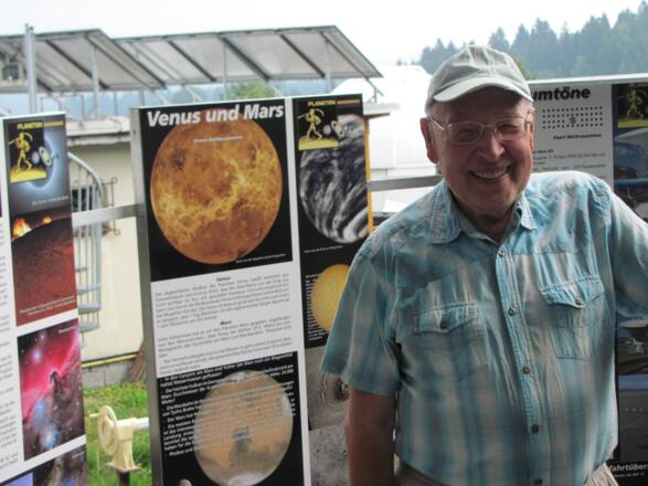 Pluto Platzerl bei der Sternwarte