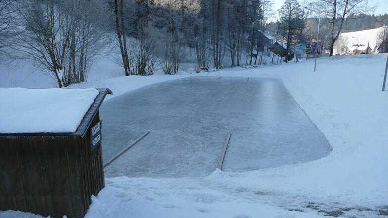 Eislaufteich_Sch%c3%b6nau_(c) Gemeinde Sch%c3%b6nau im M%c3%bchlkreis