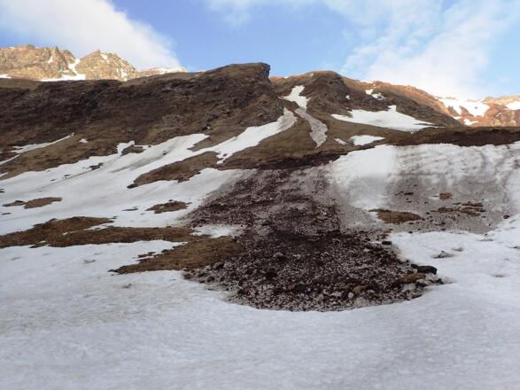Reste einer Lawine aus der Racherinflanke