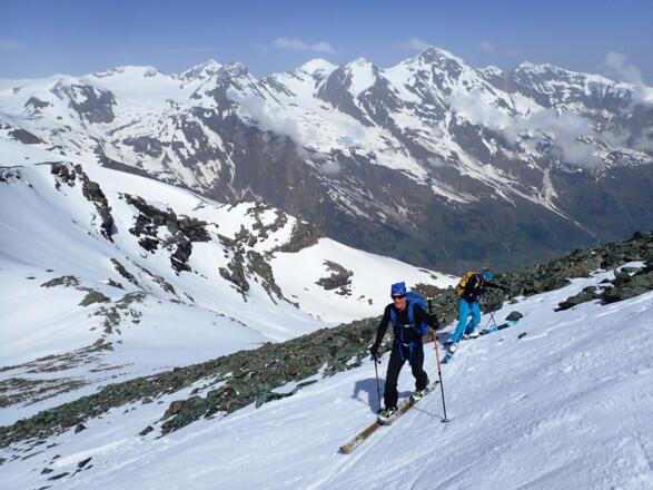 Aufstieg am Gipfelgrat