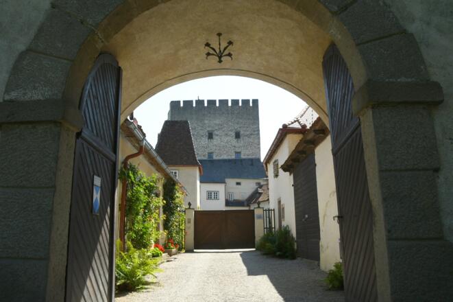 Eingangstor zur Burg Clam