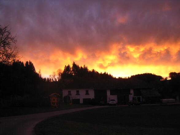 Abendrot über unserem Haus