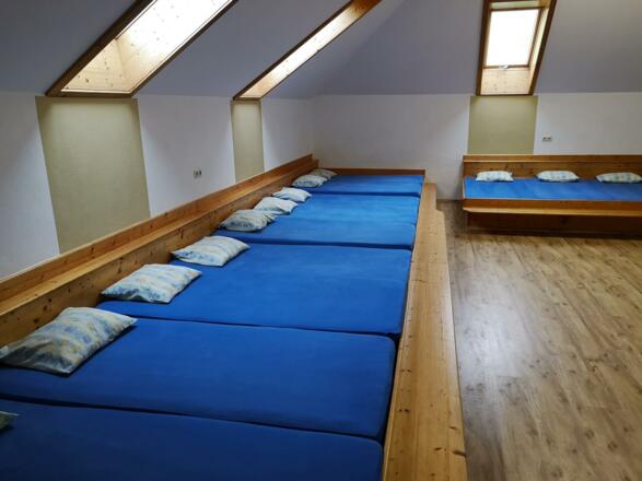 18 - Bett Zimmer
