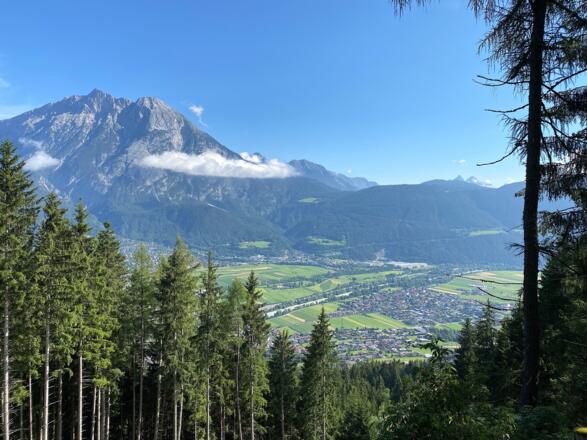 Mit Blick ins Tiroler Inntal, steht die Hohe Munde immer im Zentrum.