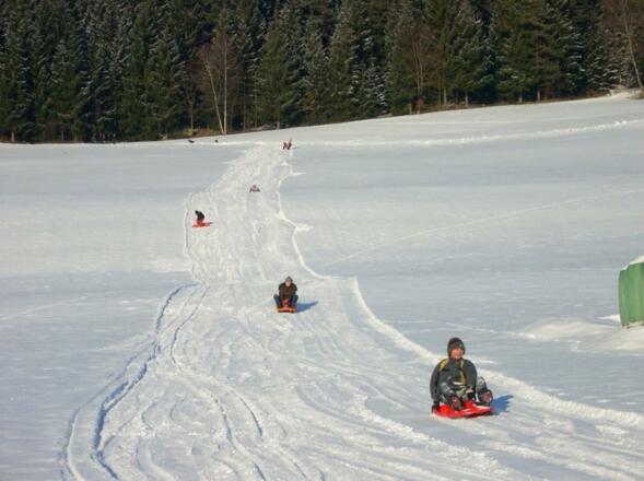 Rodelspaß am Hausberg