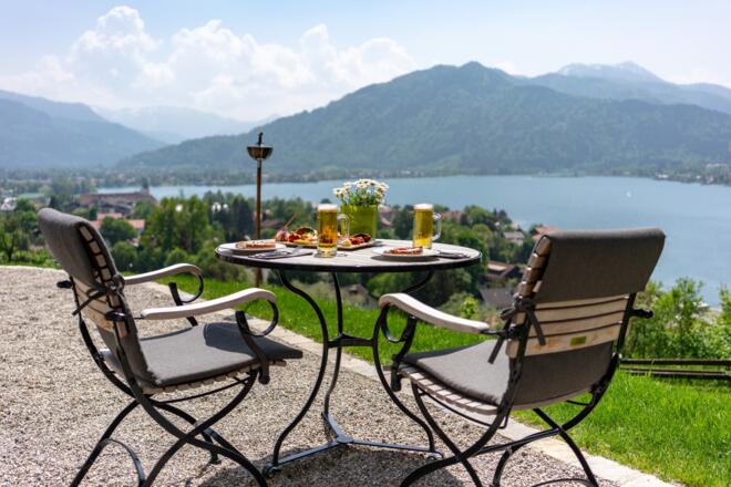 biergarten-das-tegernsee_biergartenausblick