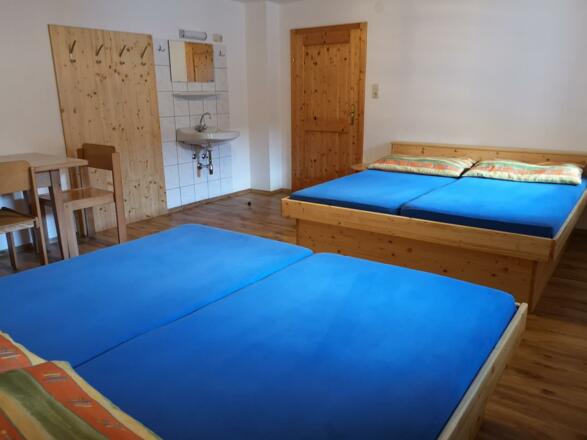 4 - Bett Zimmer