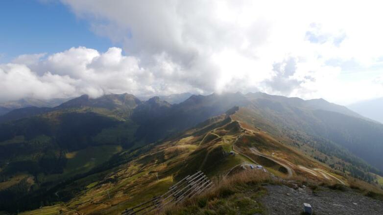 Blick vom Wiedersberger Horn über den Grat, der zur Sagtaler Spitze (Standkopf) führt.