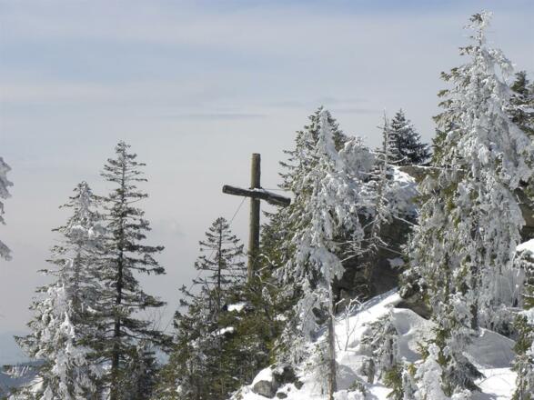 Schönbergfelsen mit Gipfelkreuz