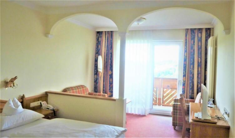 B - Hotel Zi. 35 - 2