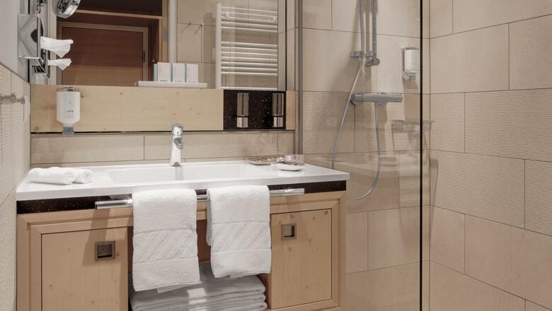 INNs HOLZ Hotel | Moldaublick Badezimmer