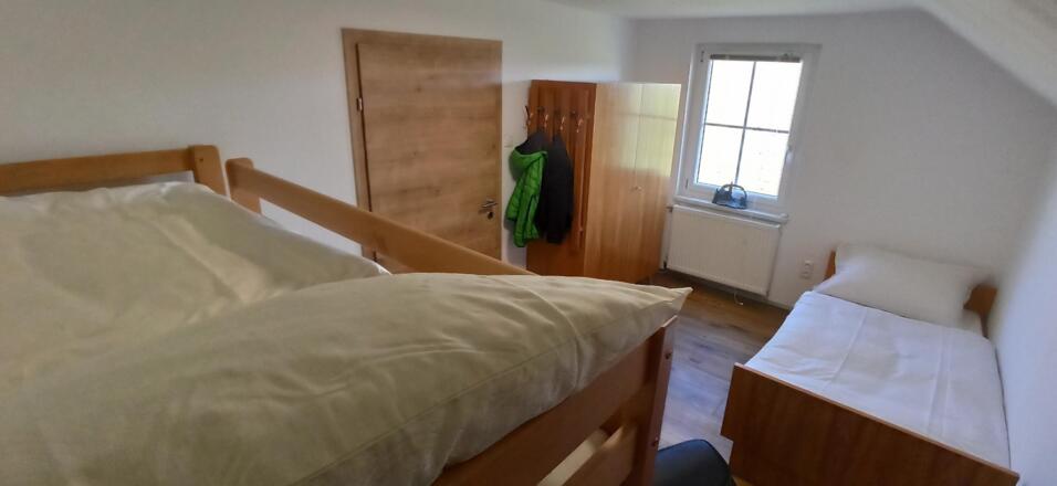 Schlafzimmer 1