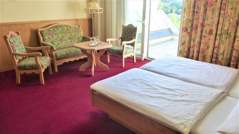 B - Hotel Zi. 24 - 3