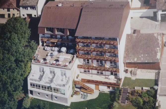 B - Hotel Zi. 25 - 3
