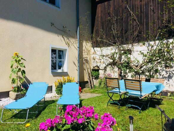 Zufahrt zum Haus im Winter