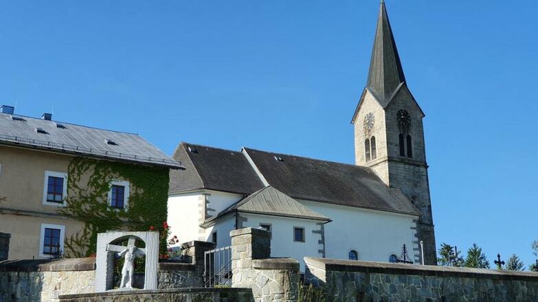 Pfarrkirche mit Friedhof