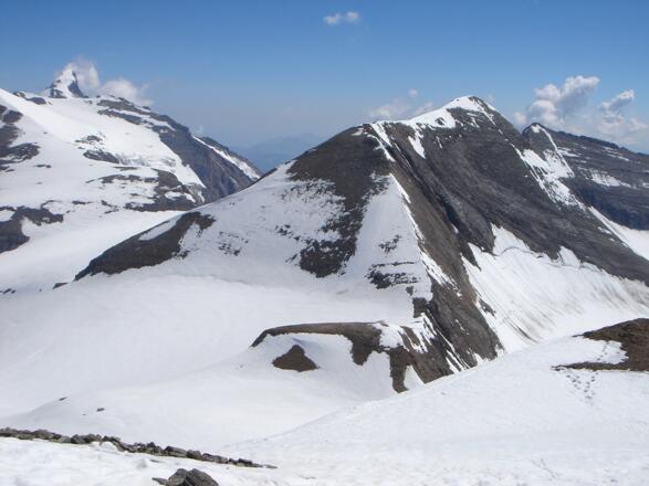 Gegenanstieg zum Mittl. Bärenkopf, links Gr. Wiesbachhorn, rechts Gr. Bärenkopf und Hohe Dock