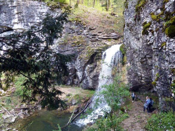 Der versteckte Kehlbach Wasserfall ist ein magischer Ort.
