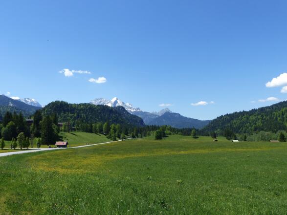 Besonders der Abschnitt nach Klais, punktet mit einer aussichtsreichen Landschaft.
