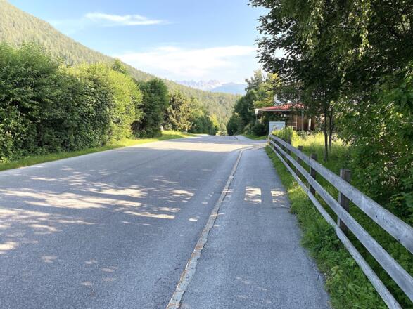 Von Seefeld führt die Abfahrt zum Ortsteil Auland ...