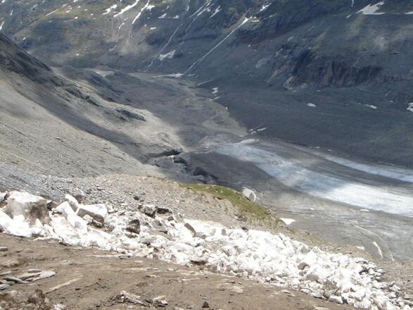 Lawinenrest unterm Gamsgrubenweg