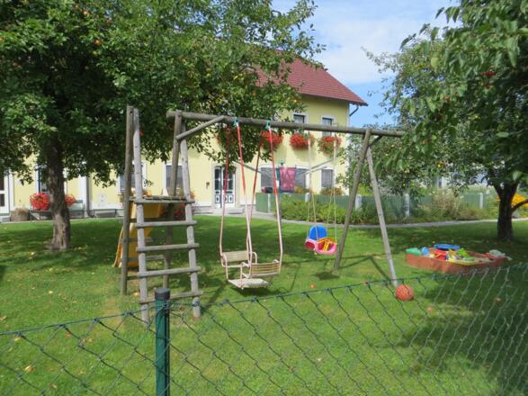 Kinderspielplatz mit Sandkiste