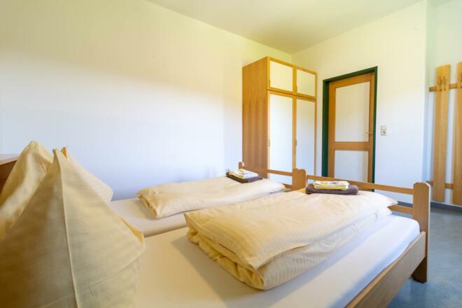 Zweibettzimmer mit Du-WC