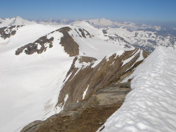 Blick hinüber zum Mittl. Bärenkopf, im Hintergrund Venedigergruppe